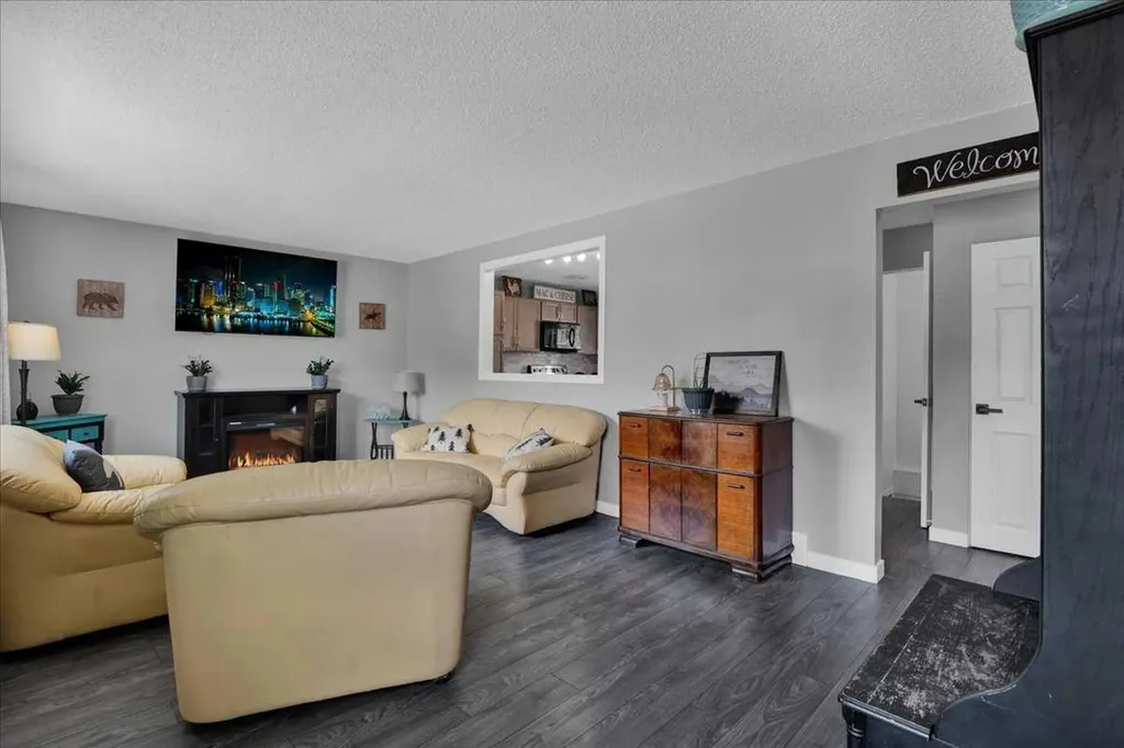 401 15 Street E Drumheller AB T0J 0Y5