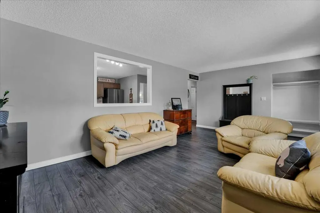 401 15 Street E Drumheller AB T0J 0Y5
