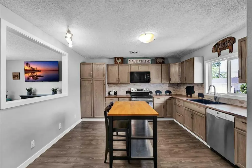 401 15 Street E Drumheller AB T0J 0Y5