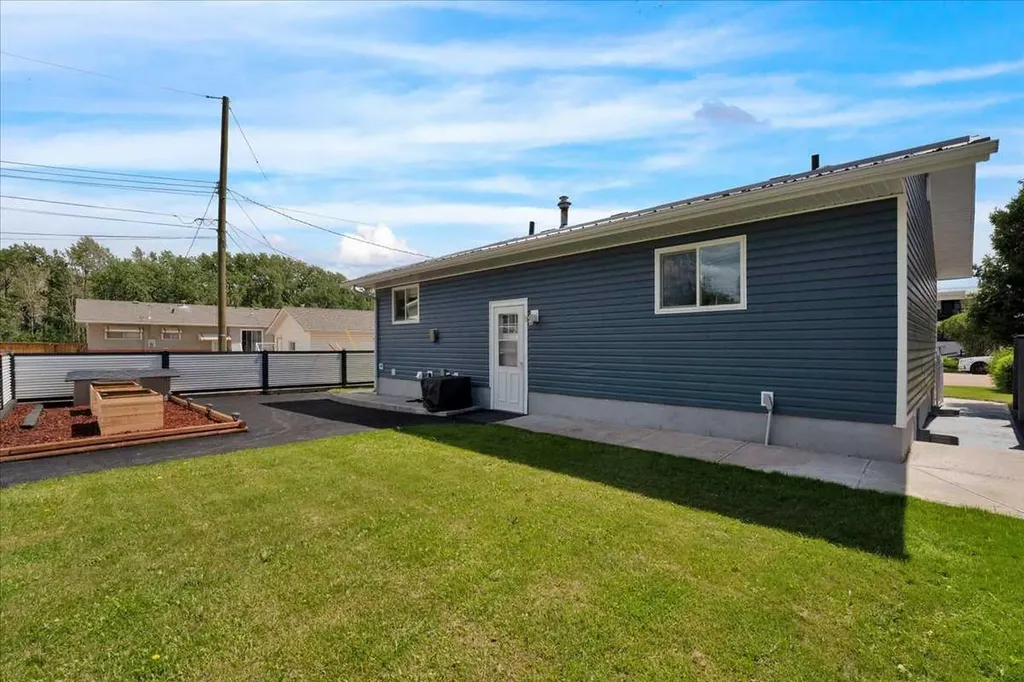 401 15 Street E Drumheller AB T0J 0Y5
