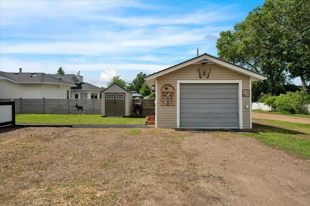 401 15 Street E Drumheller AB T0J 0Y5