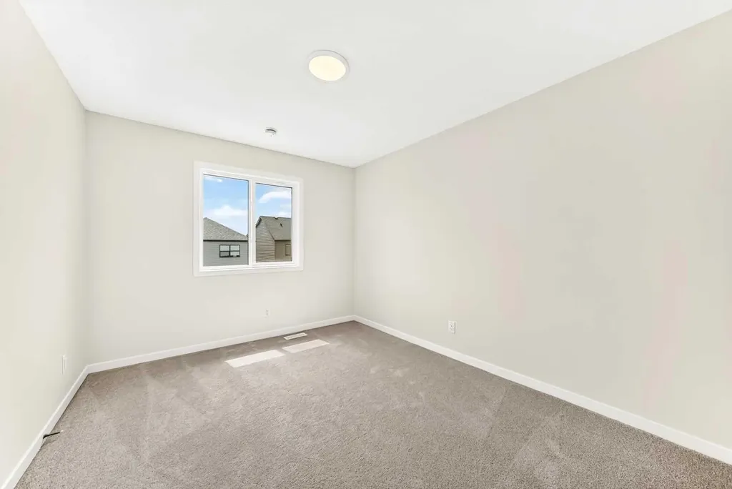 1065 Sawgrass Link NW Airdrie AB T4B5V2