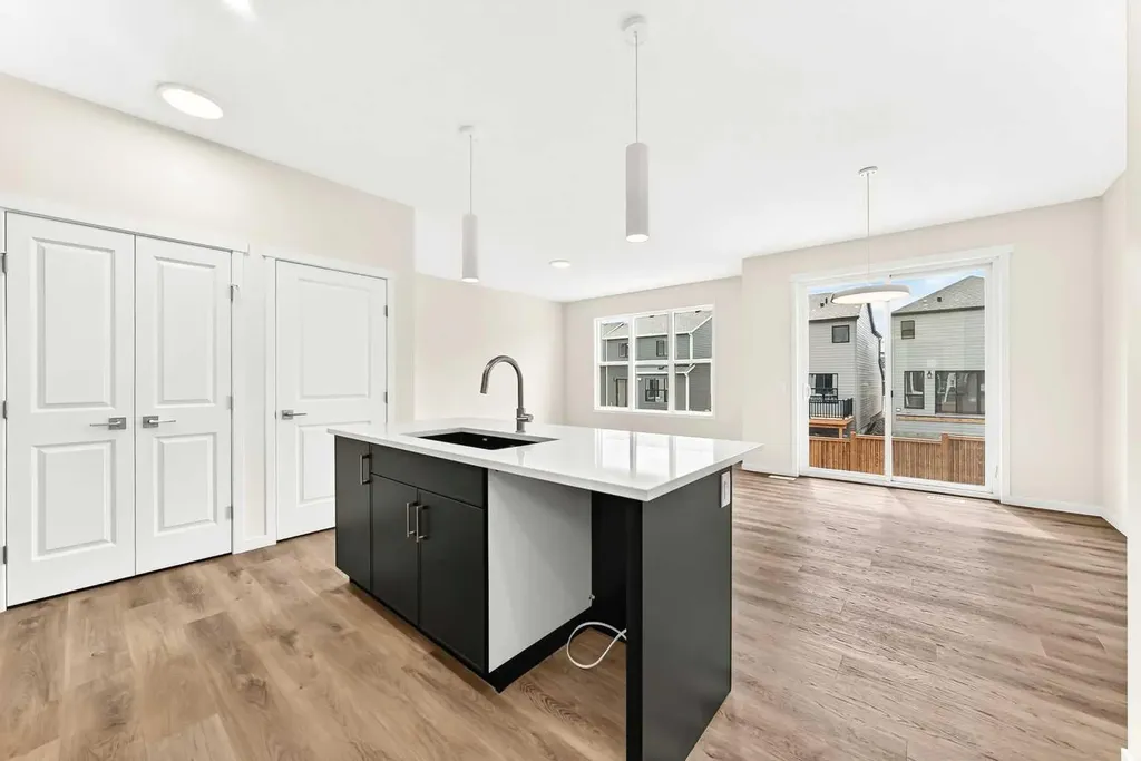 1065 Sawgrass Link NW Airdrie AB T4B5V2