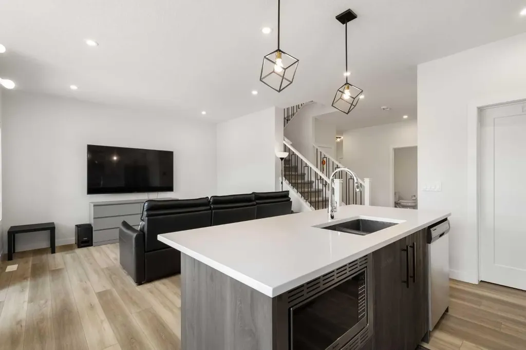 293 Carringsby Way NW Calgary AB T3P 1T6