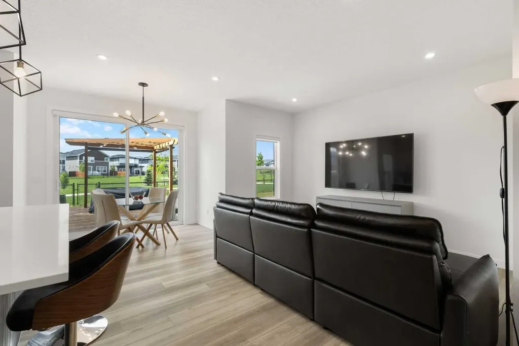 293 Carringsby Way NW Calgary AB T3P 1T6