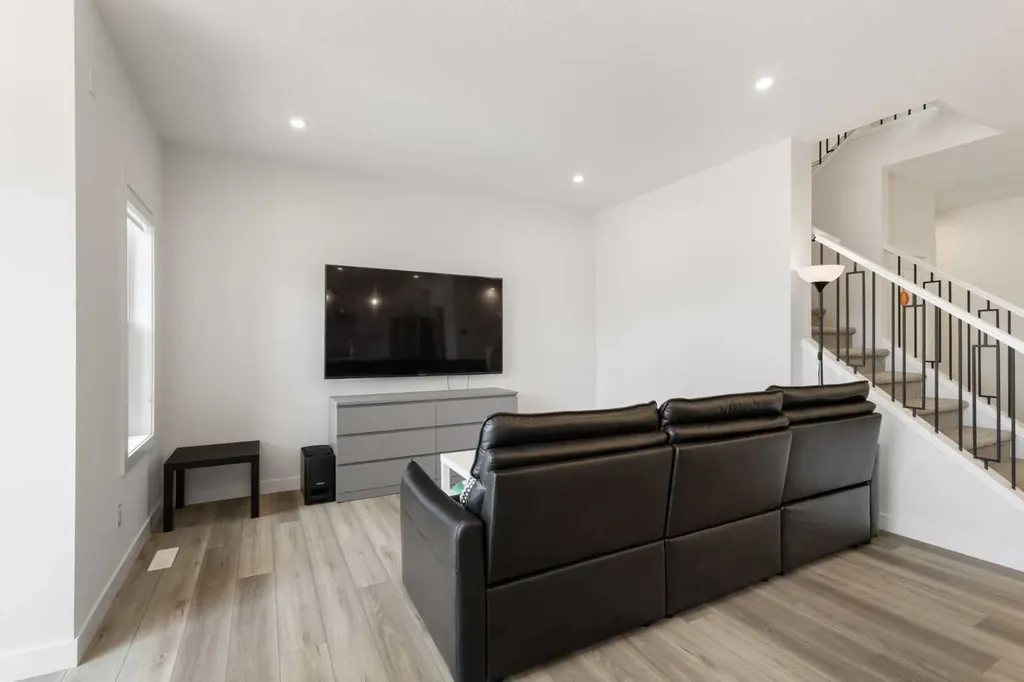 293 Carringsby Way NW Calgary AB T3P 1T6
