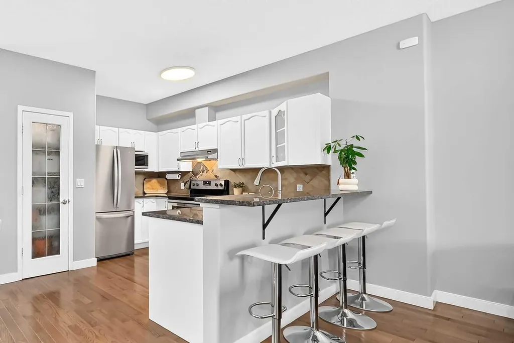 2405 17 Street SW Calgary AB T2T 4M9