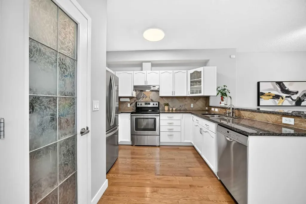 2405 17 Street SW Calgary AB T2T 4M9