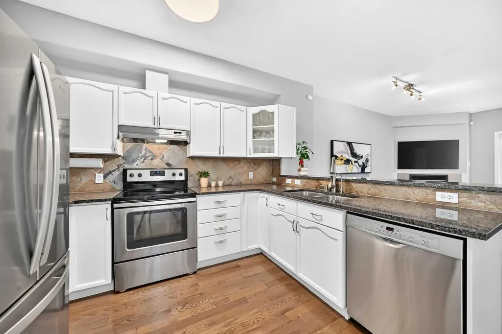 2405 17 Street SW Calgary AB T2T 4M9