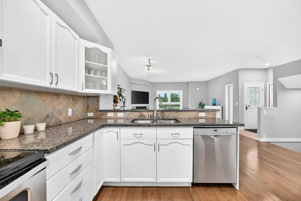 2405 17 Street SW Calgary AB T2T 4M9