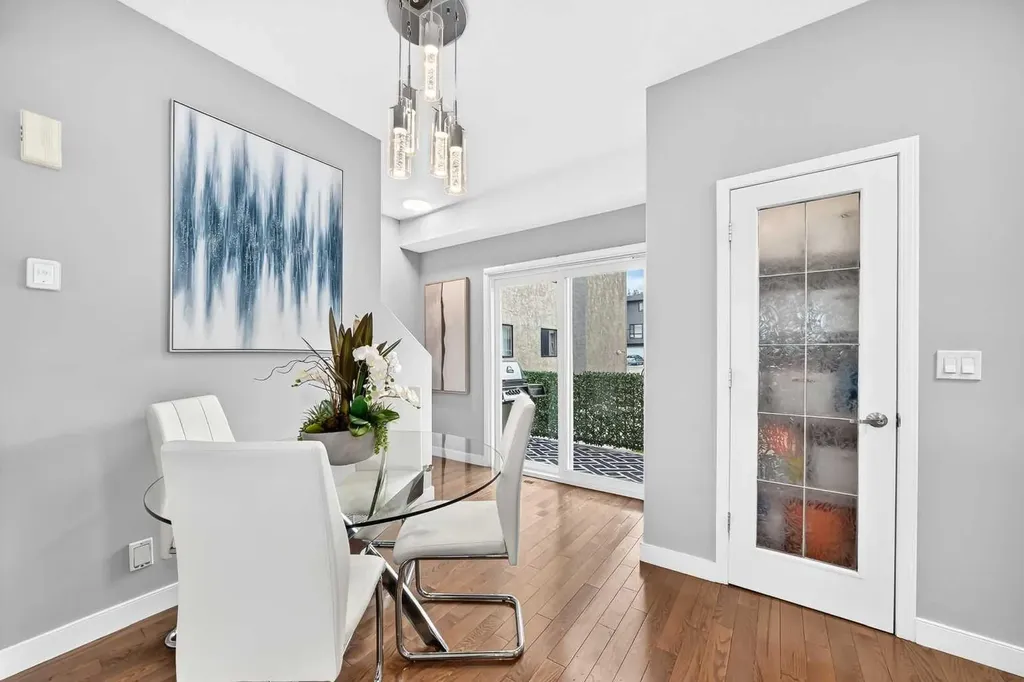 2405 17 Street SW Calgary AB T2T 4M9
