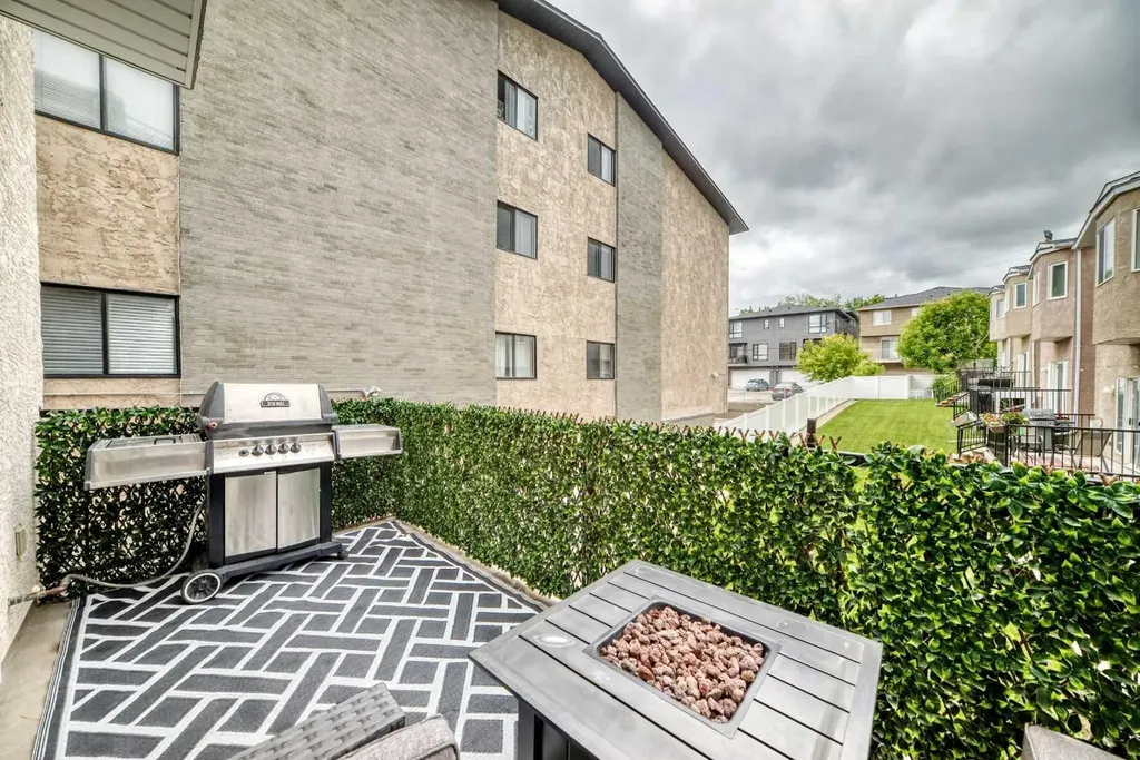 2405 17 Street SW Calgary AB T2T 4M9