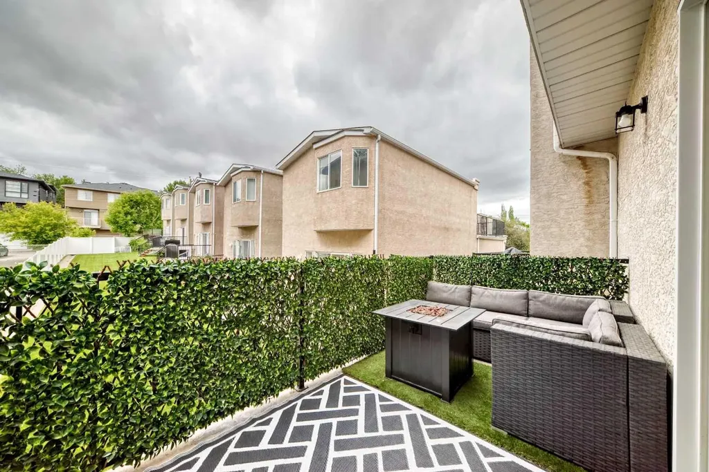 2405 17 Street SW Calgary AB T2T 4M9