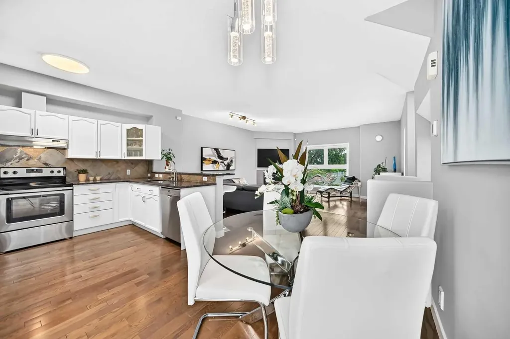 2405 17 Street SW Calgary AB T2T 4M9