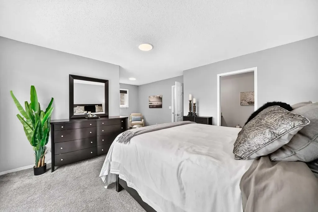 2405 17 Street SW Calgary AB T2T 4M9