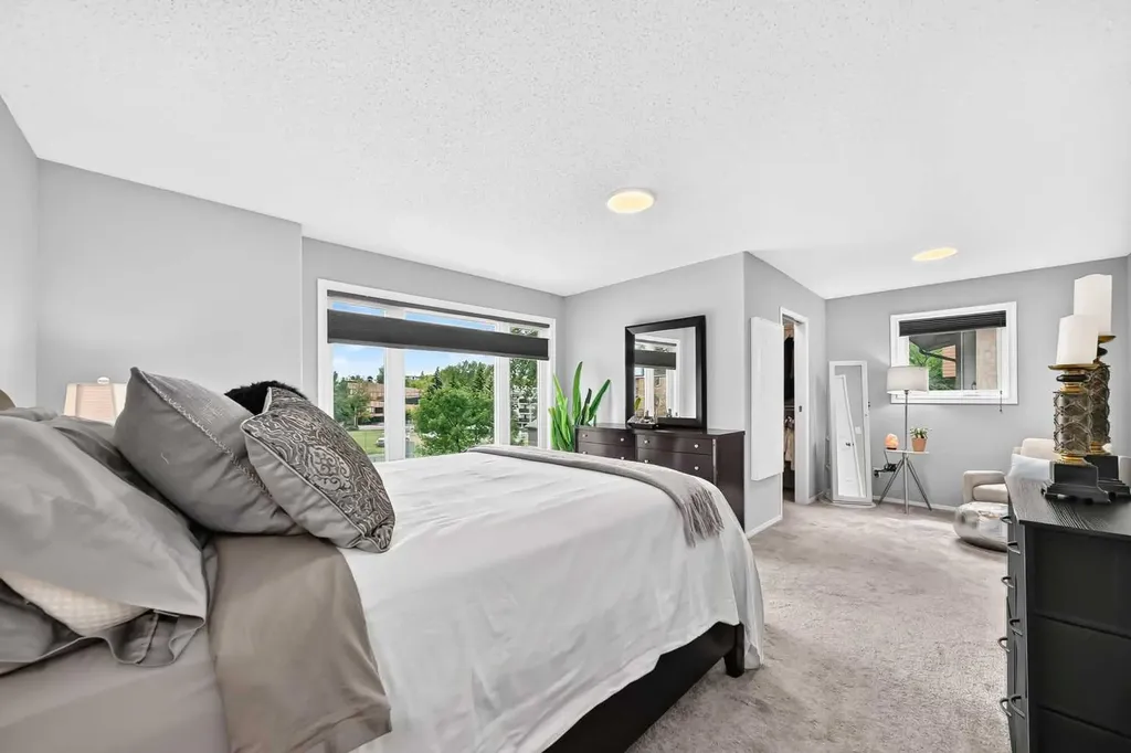 2405 17 Street SW Calgary AB T2T 4M9
