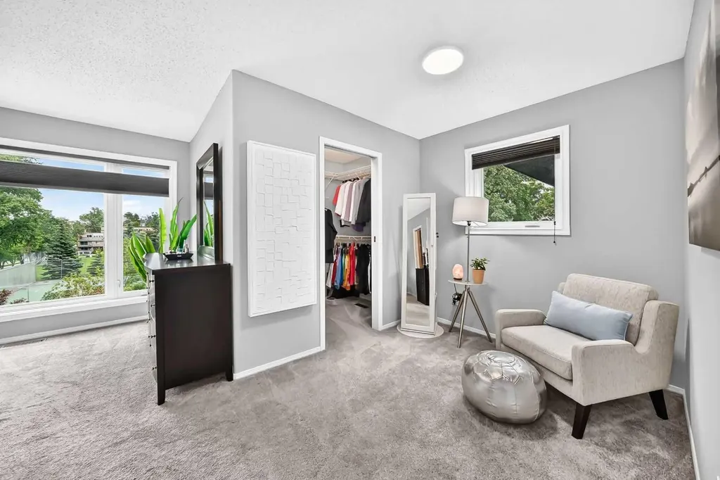 2405 17 Street SW Calgary AB T2T 4M9