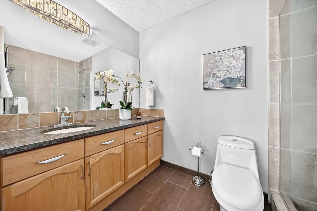 2405 17 Street SW Calgary AB T2T 4M9