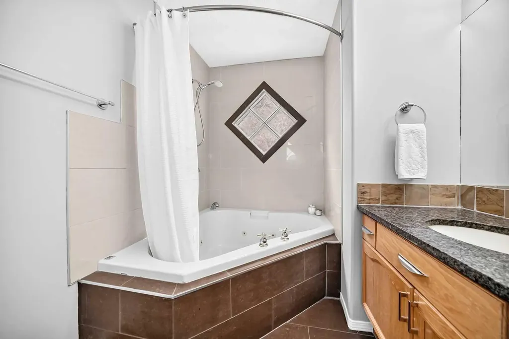 2405 17 Street SW Calgary AB T2T 4M9
