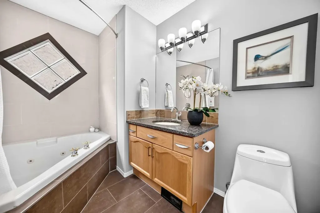 2405 17 Street SW Calgary AB T2T 4M9