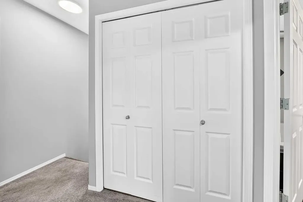 2405 17 Street SW Calgary AB T2T 4M9