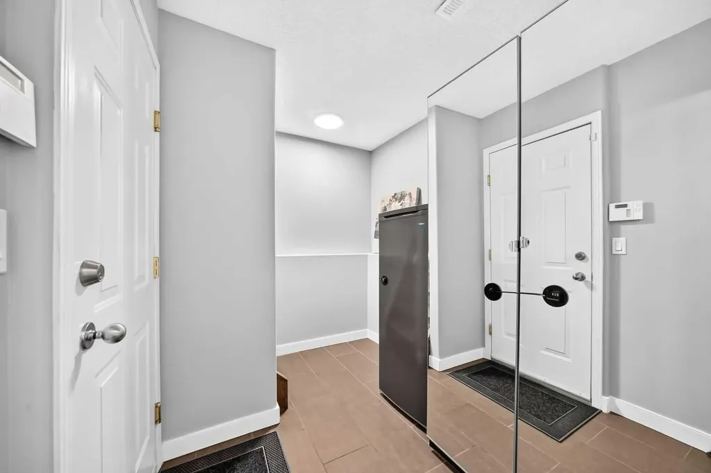 2405 17 Street SW Calgary AB T2T 4M9