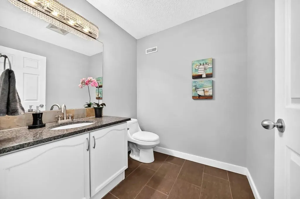 2405 17 Street SW Calgary AB T2T 4M9