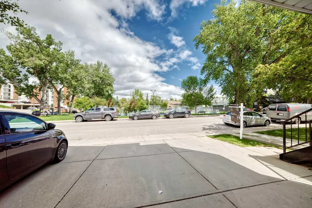2405 17 Street SW Calgary AB T2T 4M9