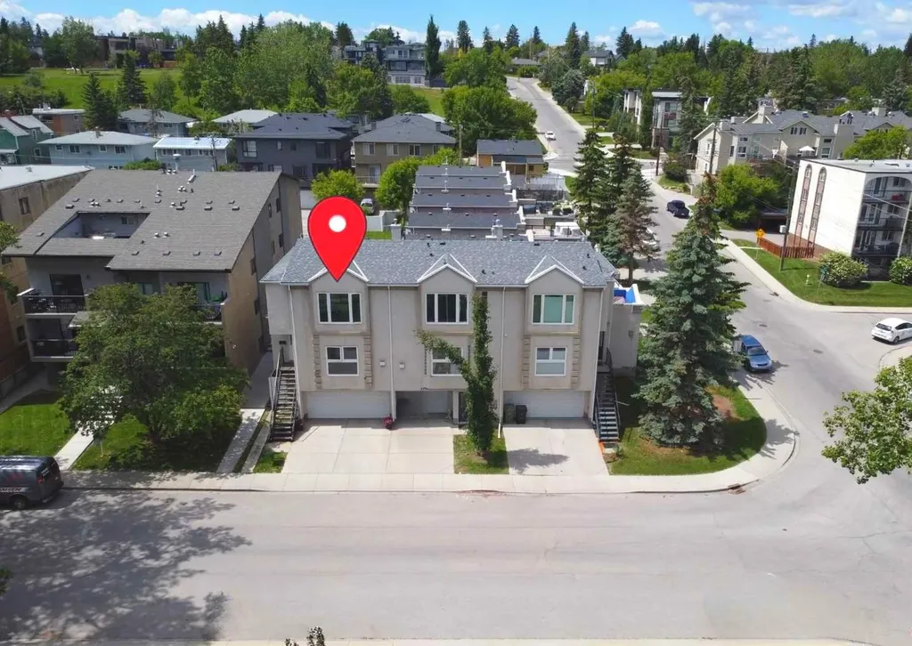 2405 17 Street SW Calgary AB T2T 4M9