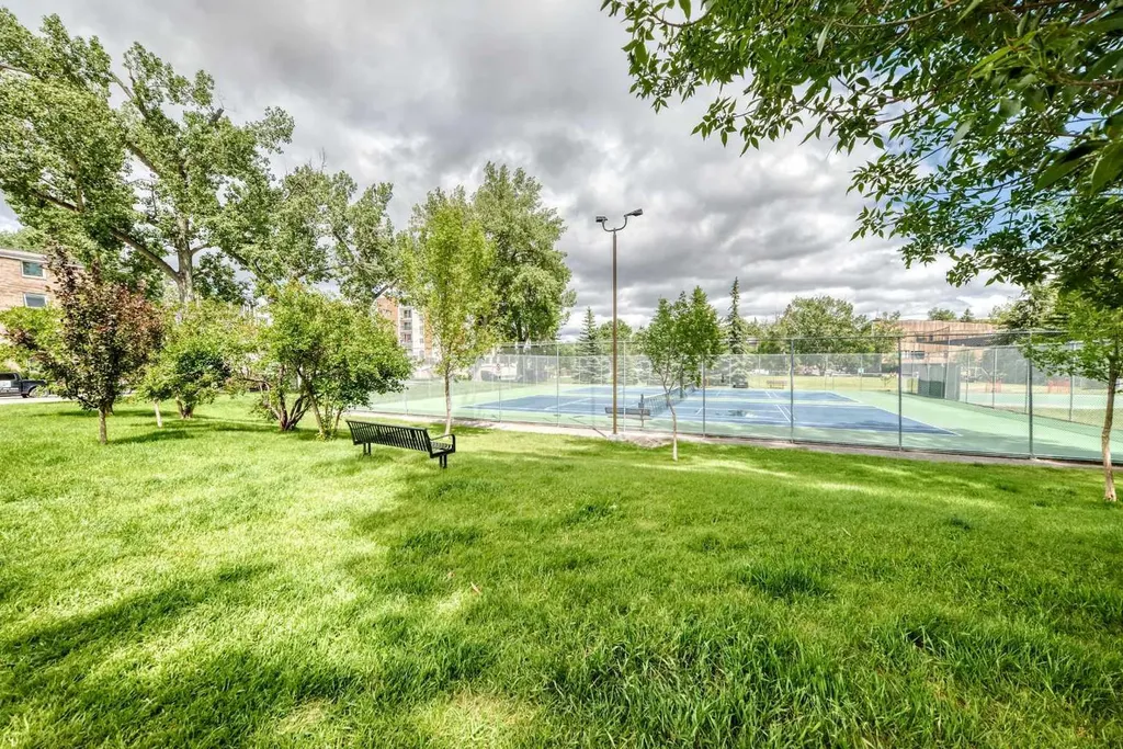 2405 17 Street SW Calgary AB T2T 4M9