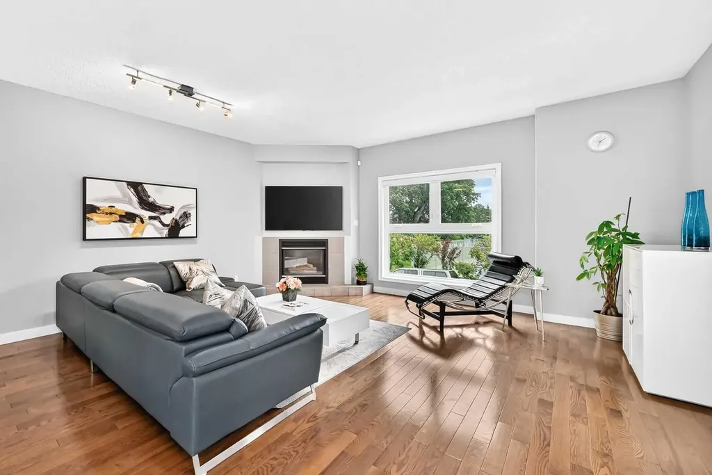 2405 17 Street SW Calgary AB T2T 4M9