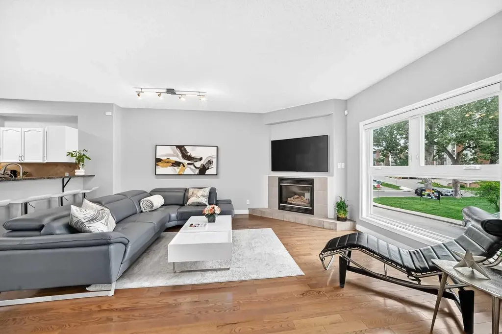 2405 17 Street SW Calgary AB T2T 4M9