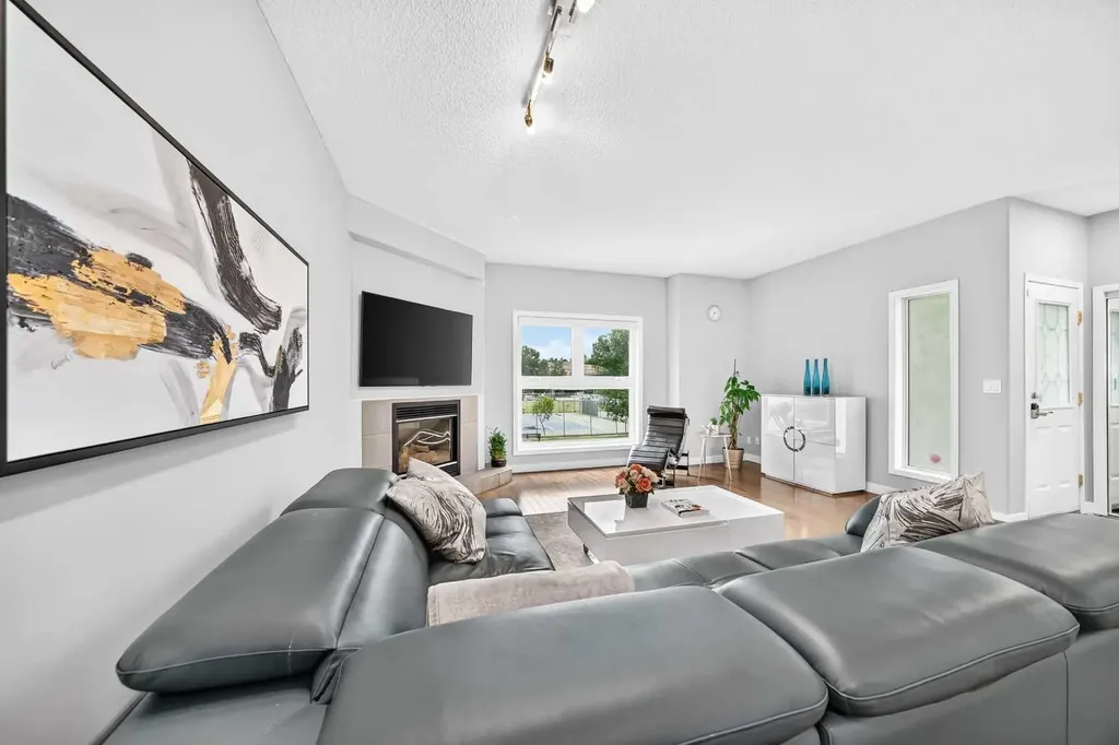 2405 17 Street SW Calgary AB T2T 4M9