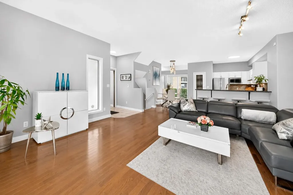 2405 17 Street SW Calgary AB T2T 4M9