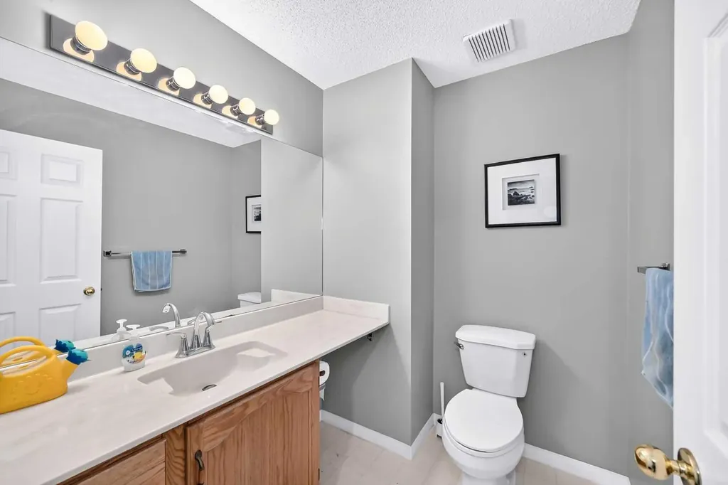 238 Scenic Acres Terrace NW Calgary AB T3L 1Y4