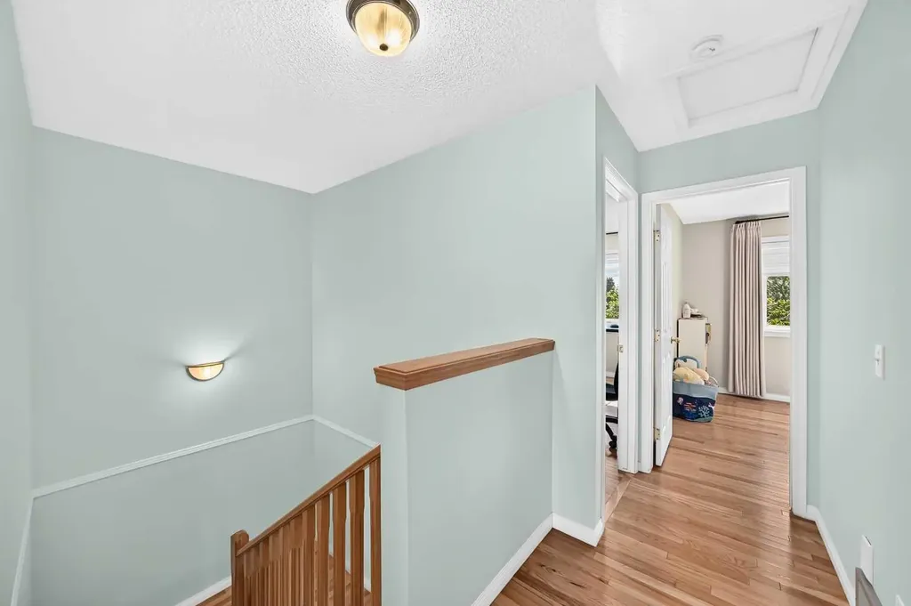 238 Scenic Acres Terrace NW Calgary AB T3L 1Y4