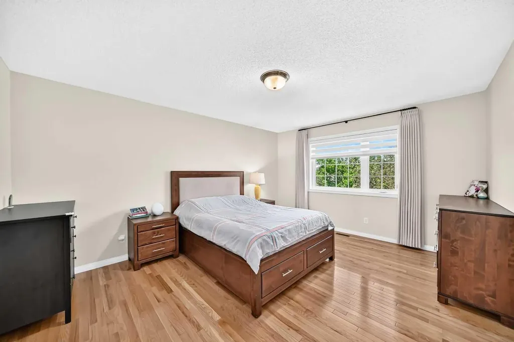 238 Scenic Acres Terrace NW Calgary AB T3L 1Y4