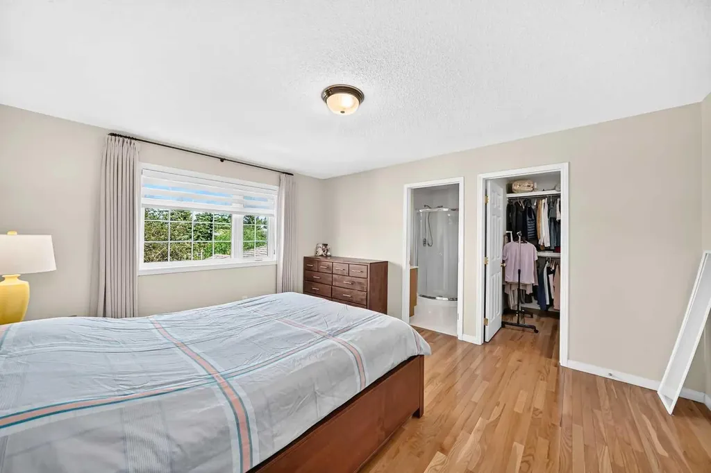 238 Scenic Acres Terrace NW Calgary AB T3L 1Y4