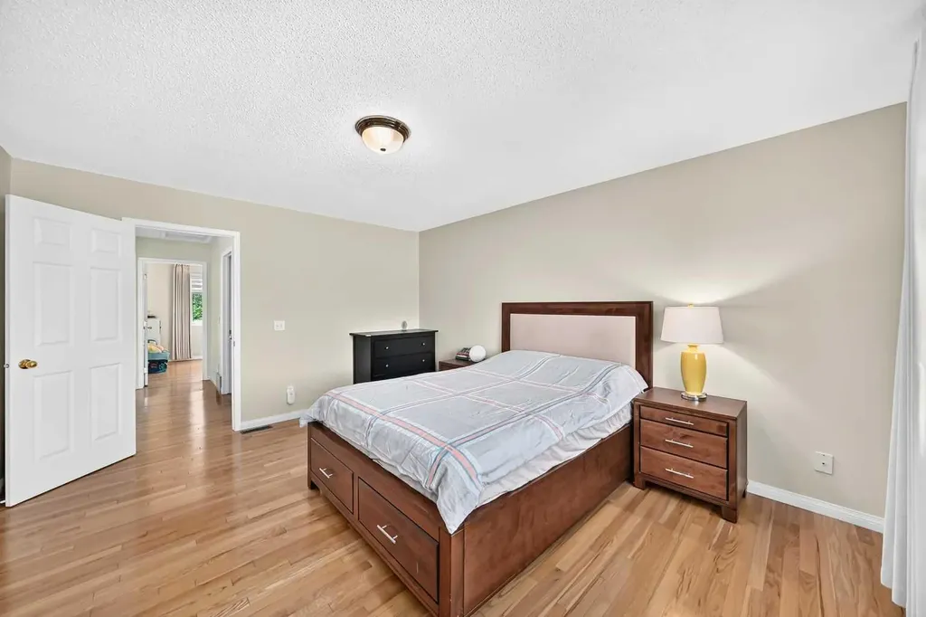 238 Scenic Acres Terrace NW Calgary AB T3L 1Y4