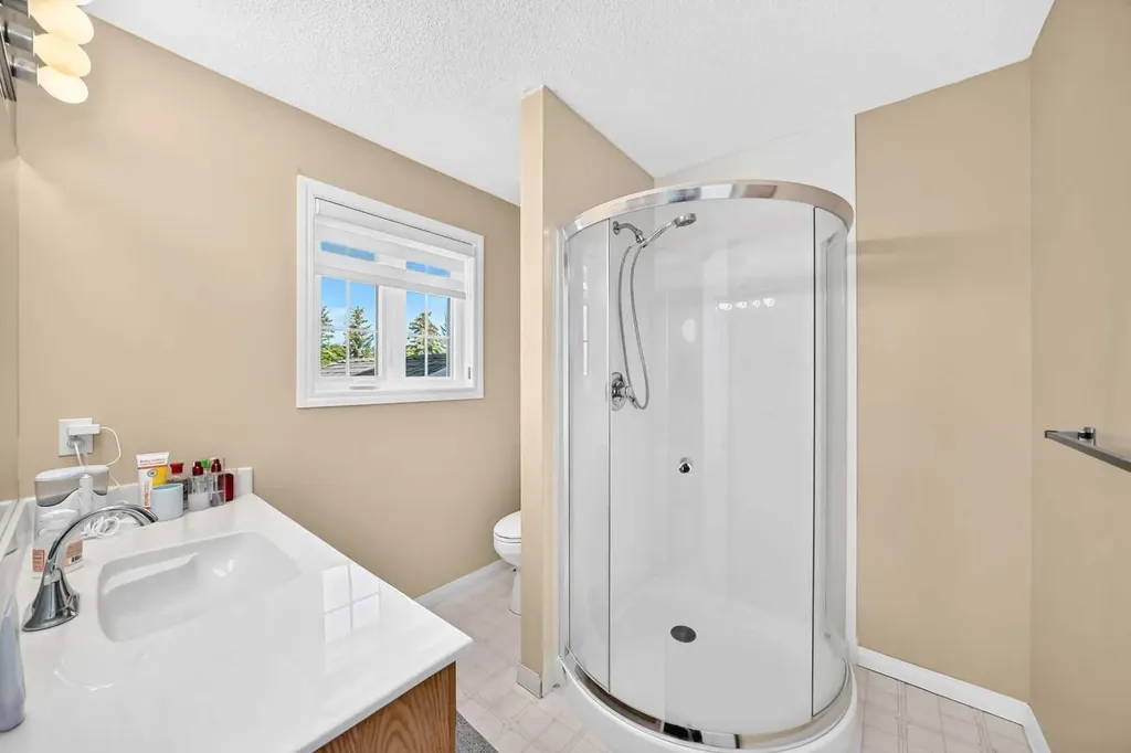 238 Scenic Acres Terrace NW Calgary AB T3L 1Y4
