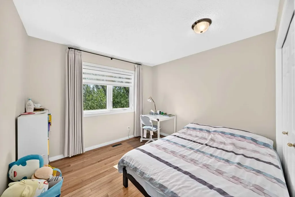 238 Scenic Acres Terrace NW Calgary AB T3L 1Y4