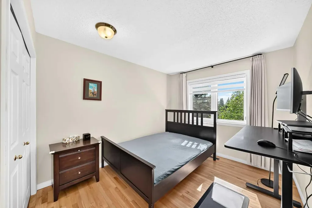 238 Scenic Acres Terrace NW Calgary AB T3L 1Y4