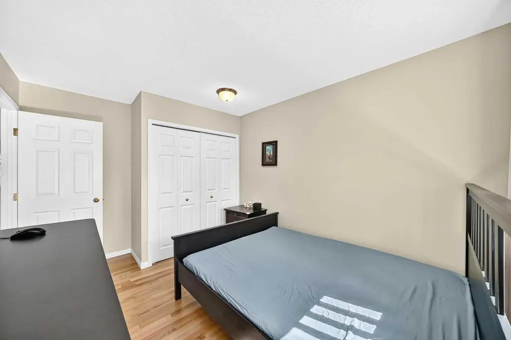 238 Scenic Acres Terrace NW Calgary AB T3L 1Y4