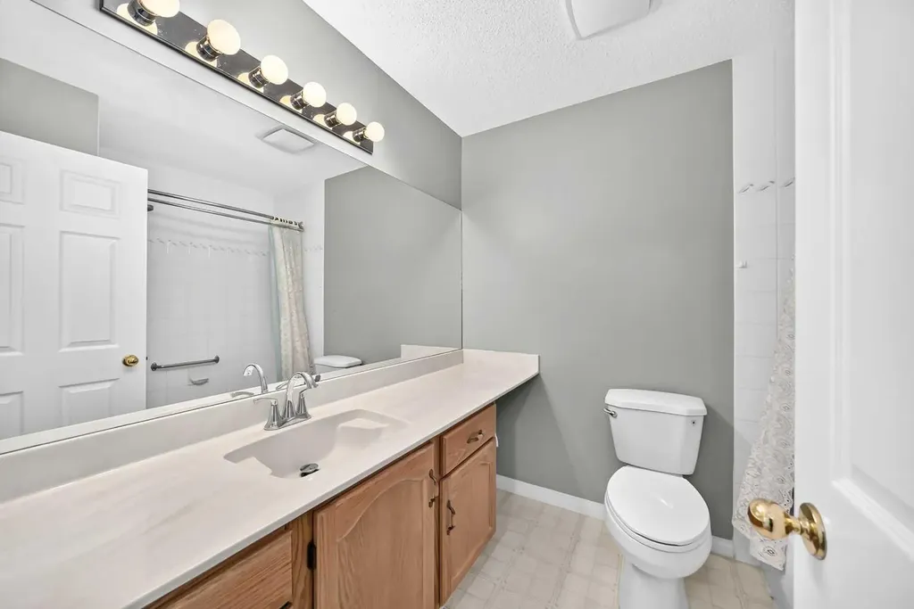 238 Scenic Acres Terrace NW Calgary AB T3L 1Y4