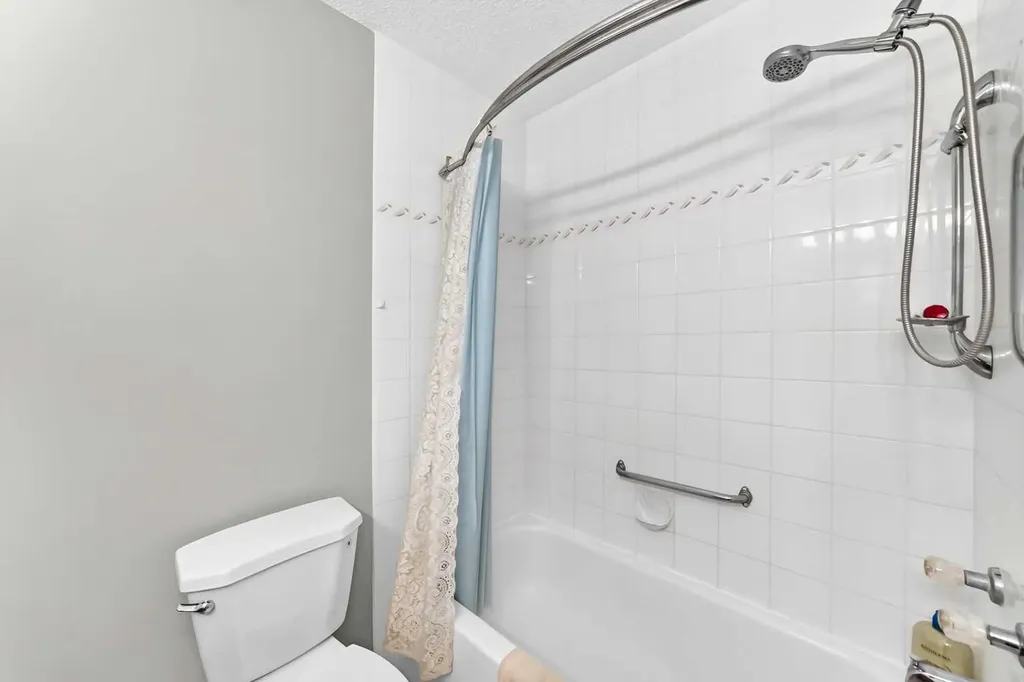 238 Scenic Acres Terrace NW Calgary AB T3L 1Y4