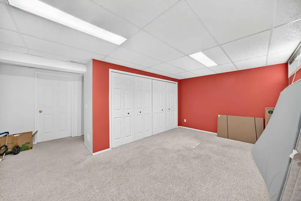 238 Scenic Acres Terrace NW Calgary AB T3L 1Y4