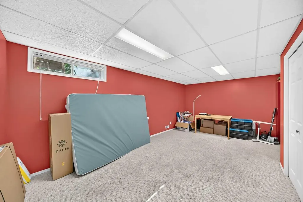 238 Scenic Acres Terrace NW Calgary AB T3L 1Y4