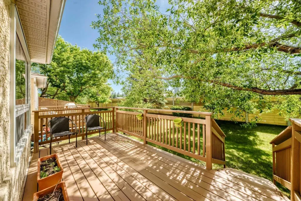 238 Scenic Acres Terrace NW Calgary AB T3L 1Y4