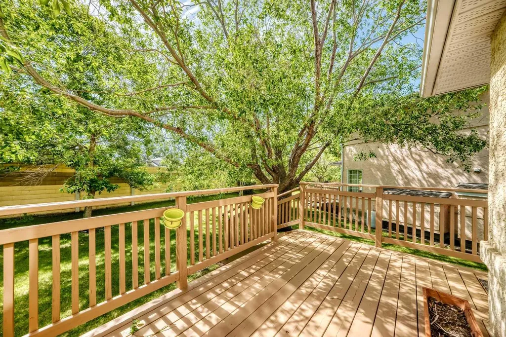238 Scenic Acres Terrace NW Calgary AB T3L 1Y4