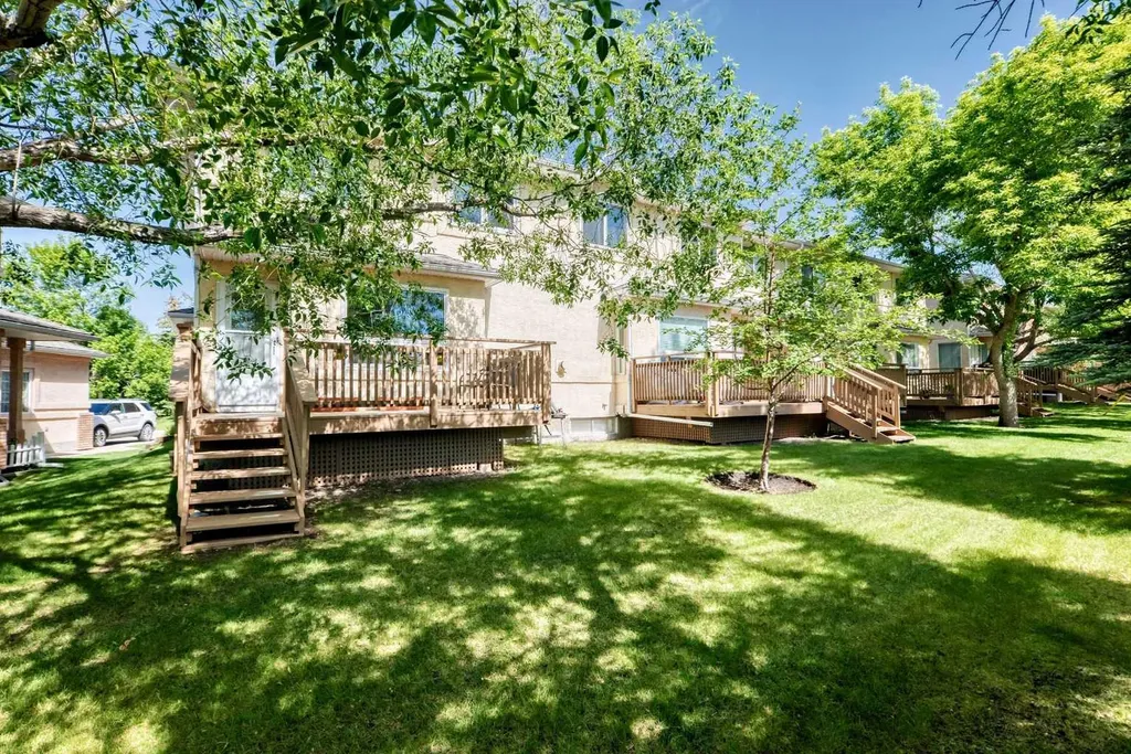 238 Scenic Acres Terrace NW Calgary AB T3L 1Y4